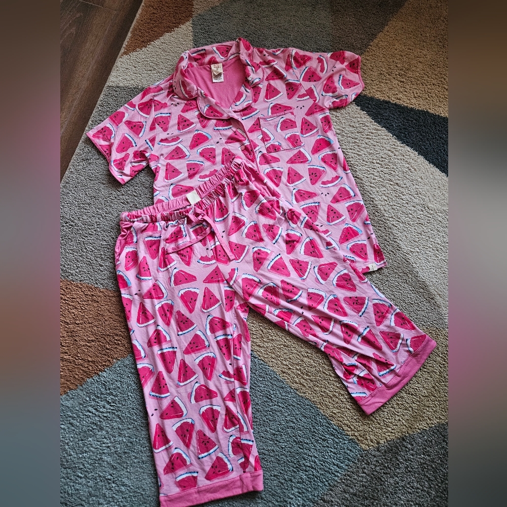 Ladies Watermelon 2-piece Capri Pajama Set - Picture 2 of 7